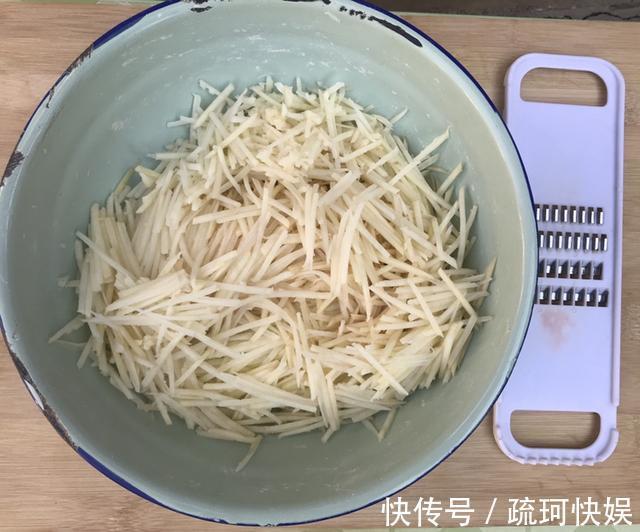 做法|秋天就馋土豆这个做法,当饭又当菜,儿子出锅吃了2碗