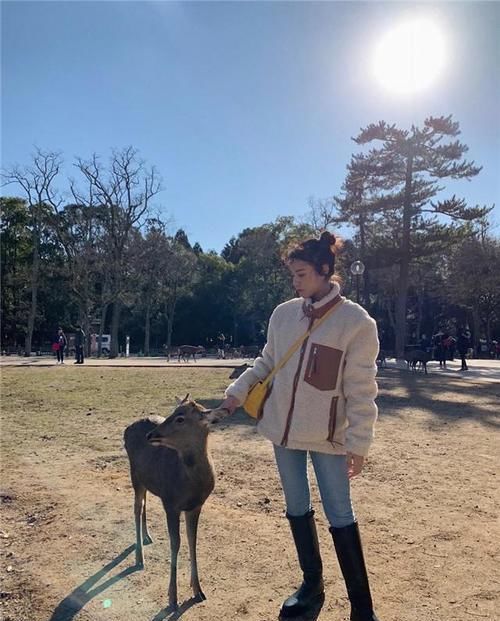 吊打大衣、羽绒服的外套来了，时髦又保暖，实至名归的“衣王”！