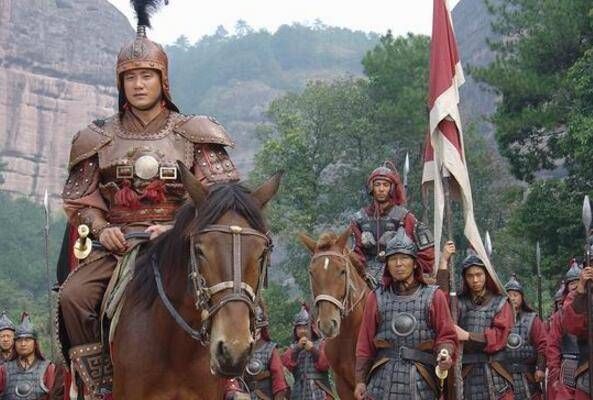 军营|朱元璋见一位大汉在田间睡觉，带回军营后，大汉帮他打下半个明朝