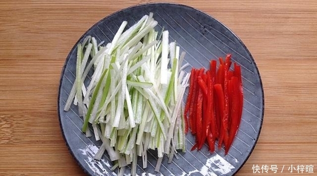 蒸鱼记得加上一步,出锅后,隔壁小孩馋了