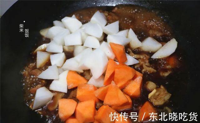 羊肉别总炖汤了，试试这个做法，鲜香又滋补，现在吃最合适