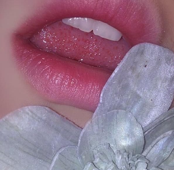 女生唇部上有这“3特征”,在男生眼中贼好看,笑起来都倾国倾城!