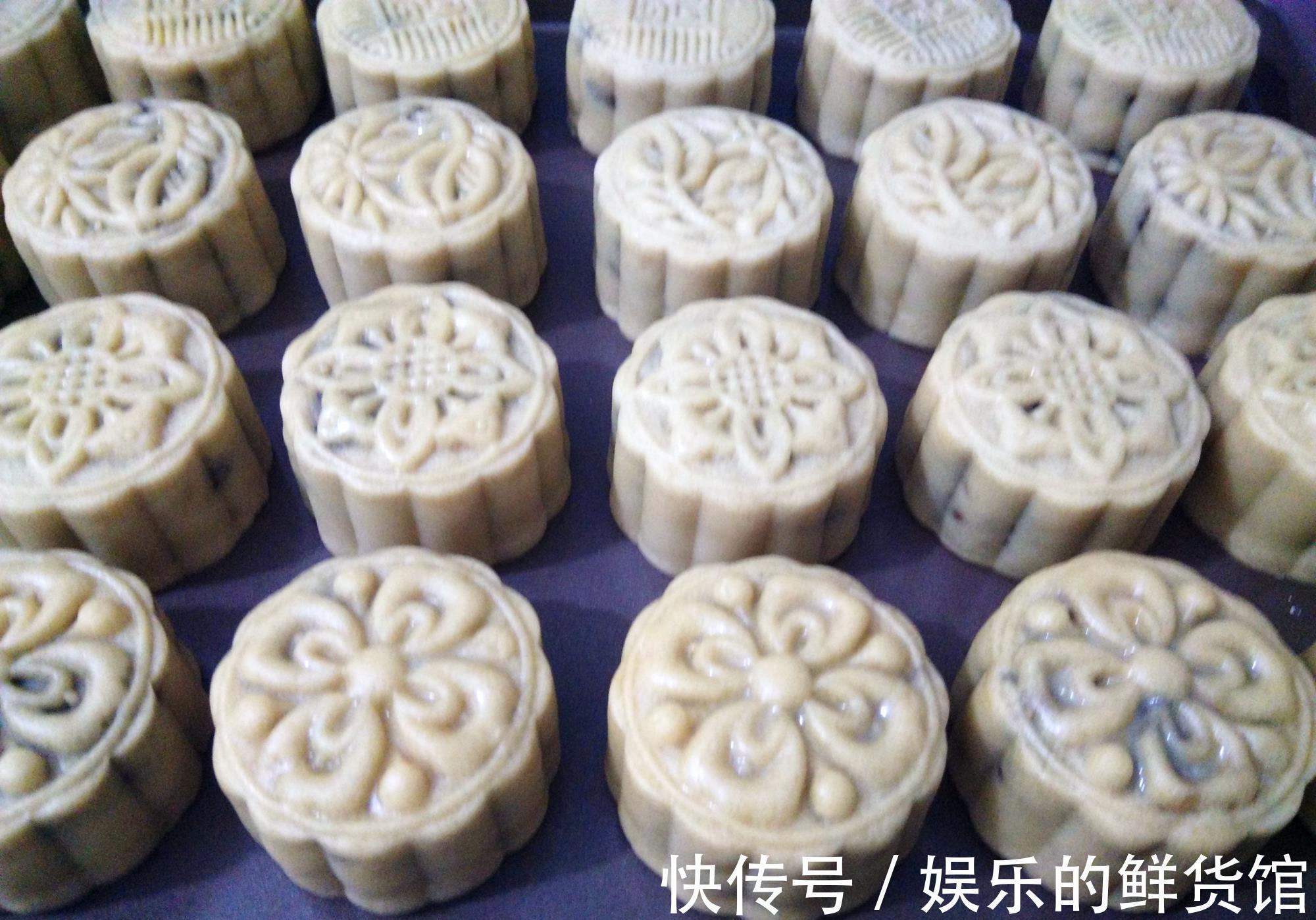 烤箱|自制五仁馅月饼，放白糖还是红糖，区别很大，别放错了