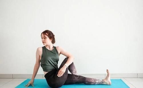 膝盖|练瑜伽,为什么建议女性多练开髋体式