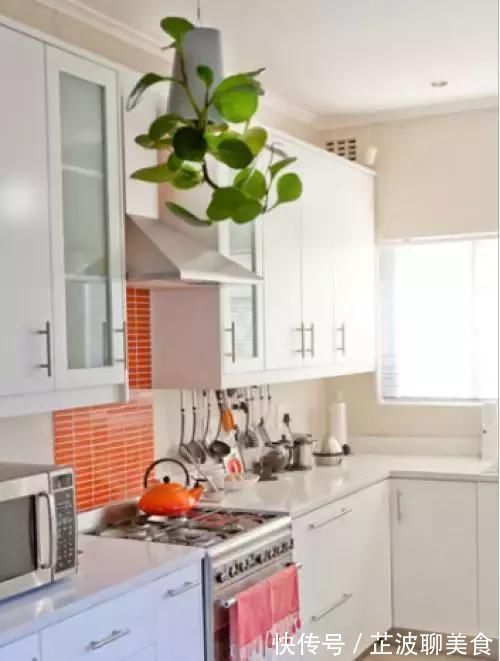 厨房|现在厨房装修已经不流行贴瓷砖了,聪明的人都喜欢这样装!