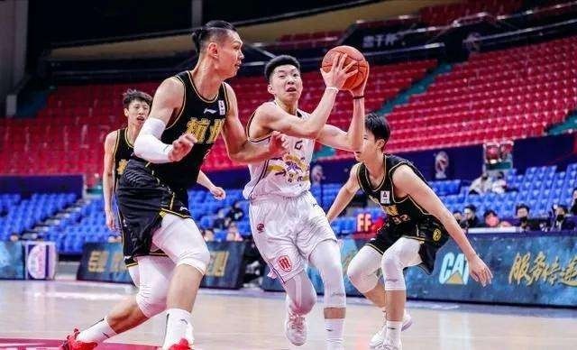 广厦|CBA重罚许钟豪!停赛3场罚款10万元,廖三宁被肘击面部4处骨折