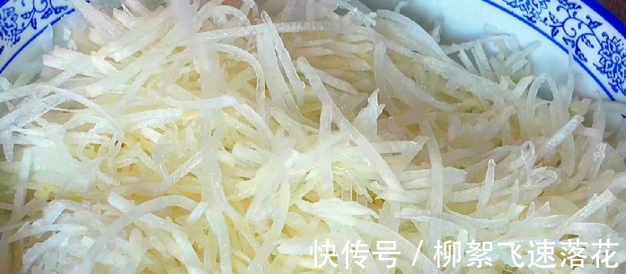 炸萝卜丸子,最忌放淀粉和面粉了,大厨教你一招,酥脆焦香不回软!