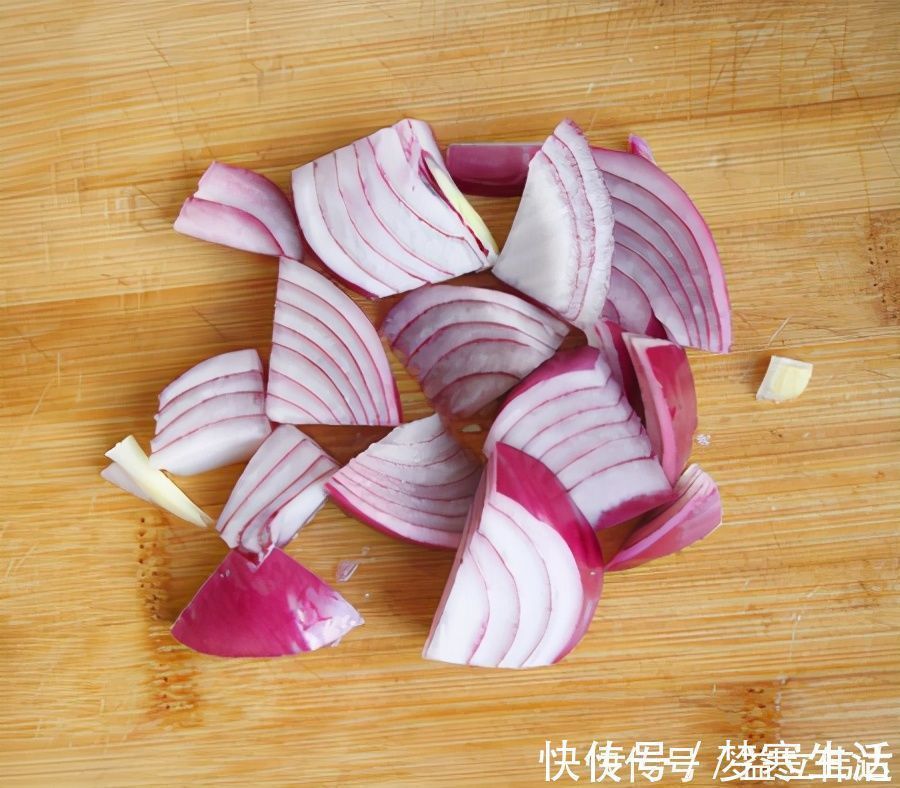 香菇|上了年纪之后，建议女性多吃这菜，营养不比牛奶差，常吃身体棒