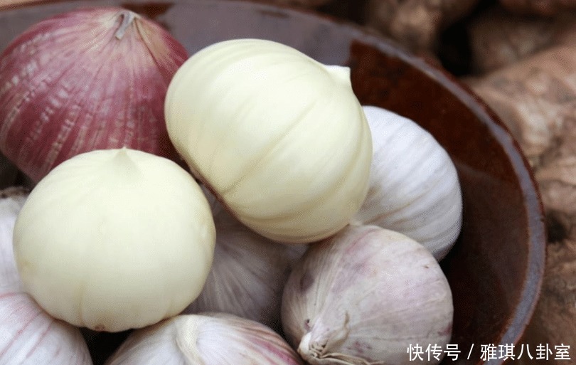 剥蒜太麻烦了,还容易引发家人争吵,有没有什么简单的方法