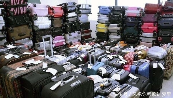 下飞机后，为何聪明人从不撕掉行李上的“标签”，原来好处这么多