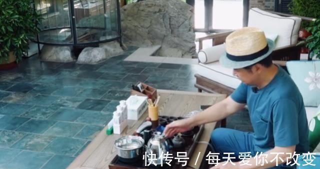 喝茶|张国立想喝茶却不会用热水壶，有谁注意他的表情？网友：他太难了