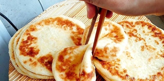 半发面油饼|半发面油饼一斤面,一克酵母,醒面20分钟就能做,又酥又软,香