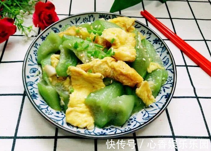 鲜嫩|炒丝瓜,第1步不是先放油!大厨教你1招,翠绿不发黑,鲜嫩不出水