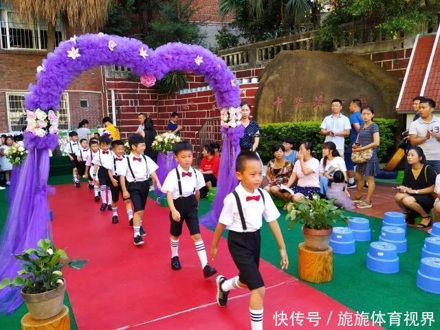 幼儿园毕业典礼“走红毯”盛行，网友：这年头爹妈有钱还得有颜