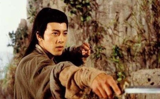 萧峰!金庸笔下六大男主实力排行榜,杨过排第六,萧峰郭靖未进前三