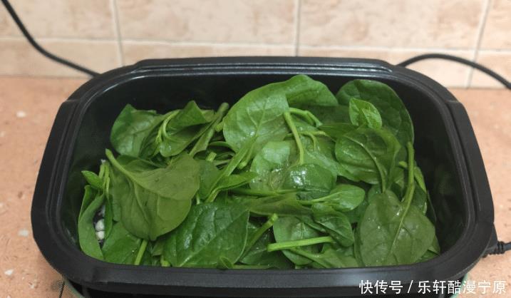 猪肝|夏天,此菜正当季,钙是菠菜3倍,铁是猪肝4倍,随便一炒很好吃