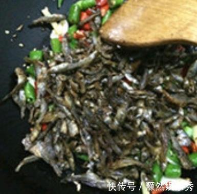 小鱼干|遇到这种鱼我总要买2斤,含钙量特别高,家里小美女吃了长高高!