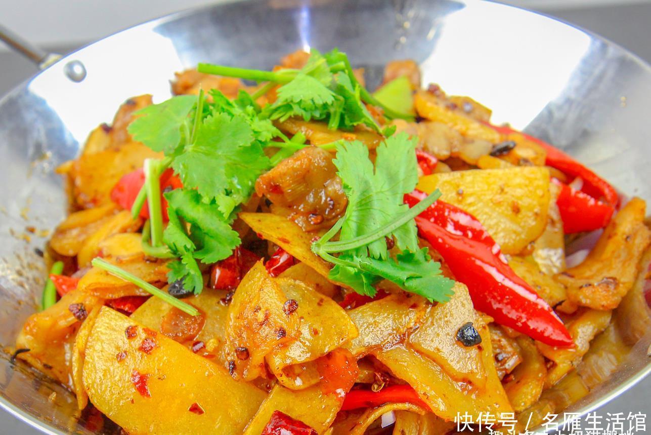 简单|每次去饭店都想吃的干锅土豆!简单操作在家也能做出饭店的味道