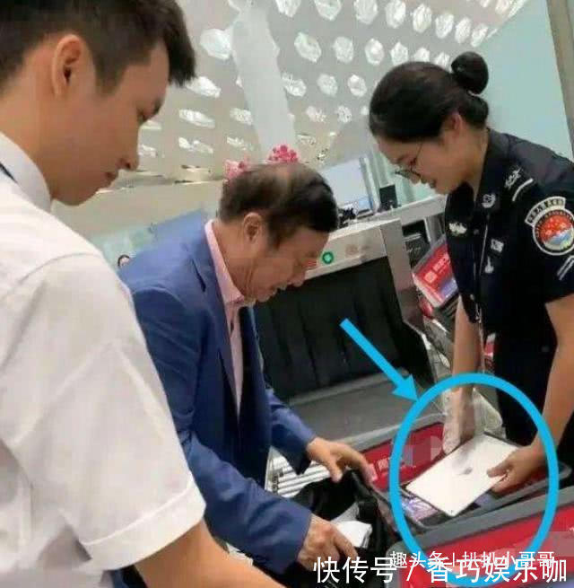 任正非|任正非这张“机场照”火了,网民:我支持华为,你却用上了苹果?