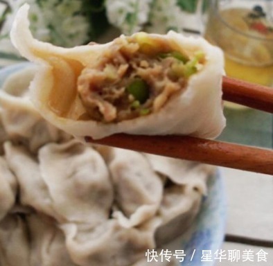 做猪肉馅儿饺子时，牢记“盐水油”口诀，鲜嫩多汁儿，香浓美味