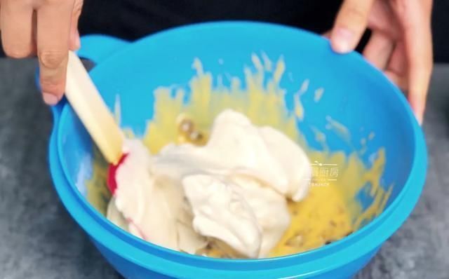 不用烤箱,不加油,上锅蒸一蒸就搞定,松软香甜,好吃不上火