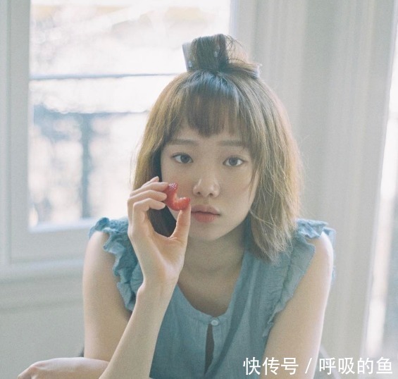 马伊俐|丸子头已经不实行了,今年流行苹果头,减龄显脸小