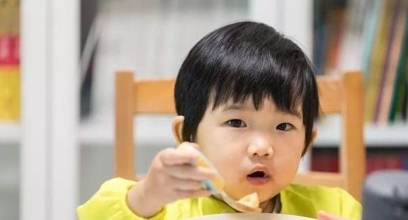 宝妈|医生再次强调:别再这样喂孩子,容易积食不说,还影响大脑发育!