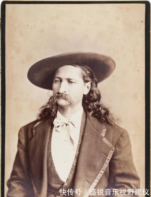 赌场$美国西部第一快枪手:正面单挑杀百人,第一次背对大门坐就死了