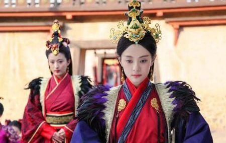 不服|芈月传：秦王死前给了樗里疾一把剑，如果芈月不服，可直接斩杀