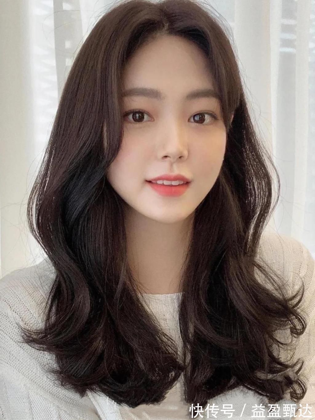 发型 木马卷虽然好看,但不适合于所有人,根据脸型选发型才能不会错