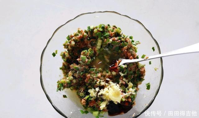 老板|馅饺子时，用生油或熟油，跟饺子馆的老板学一个窍门