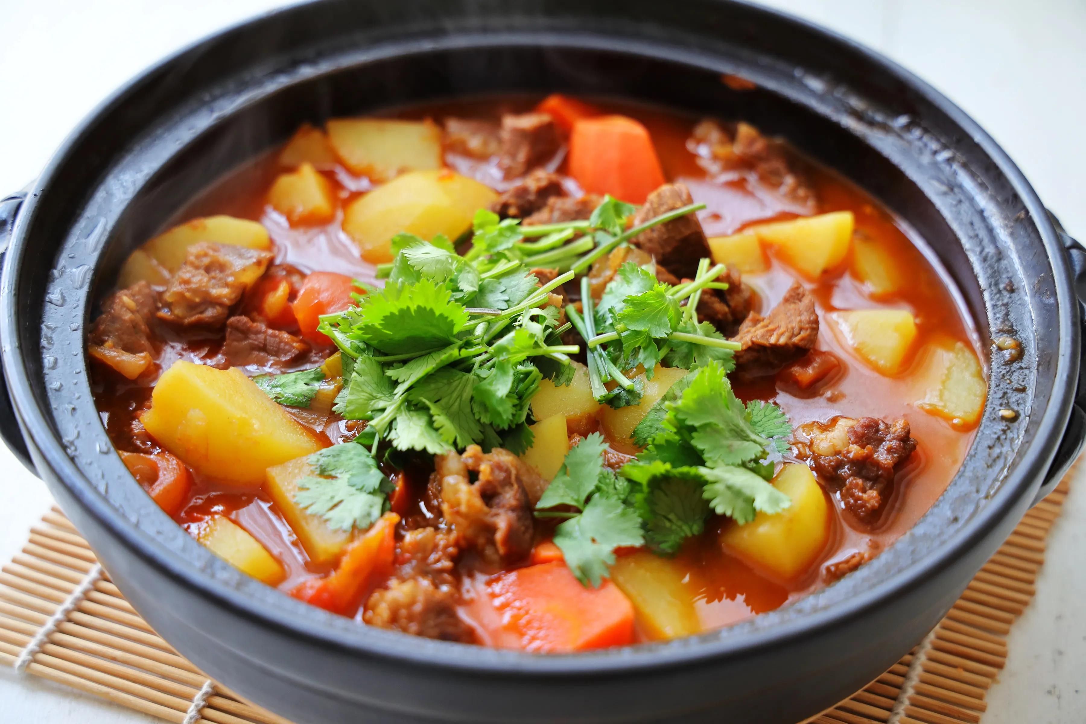 小雪将至，这道菜要多吃，汤汁多特别下饭，暖乎乎的，太舒服了