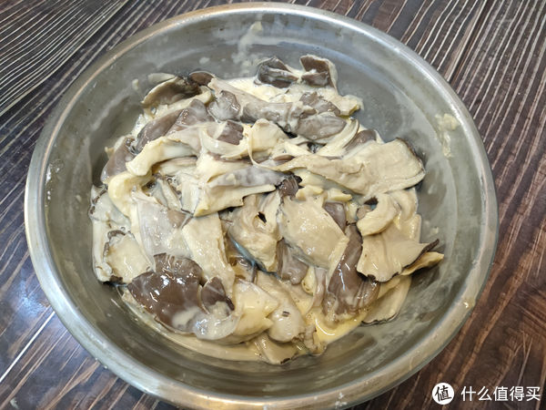 干炸蘑菇，挂糊还是直接炸？都不对，教你正确做法，又香又酥又脆