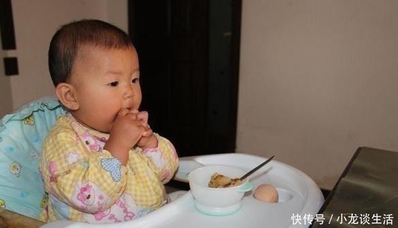 孩子不到3岁,这三种东西别给他吃,对身体发育没好处,家长谨记