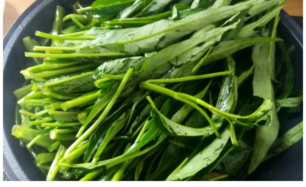 蒜蓉炒空心菜|炒空心菜别焯水，学会餐馆的做法，多加2物，爽脆入味不发黑