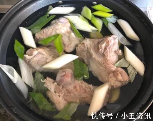 猪棒骨|它比排骨便宜,比牛羊肉温和,一斤只需十块钱,炖上一锅真解馋
