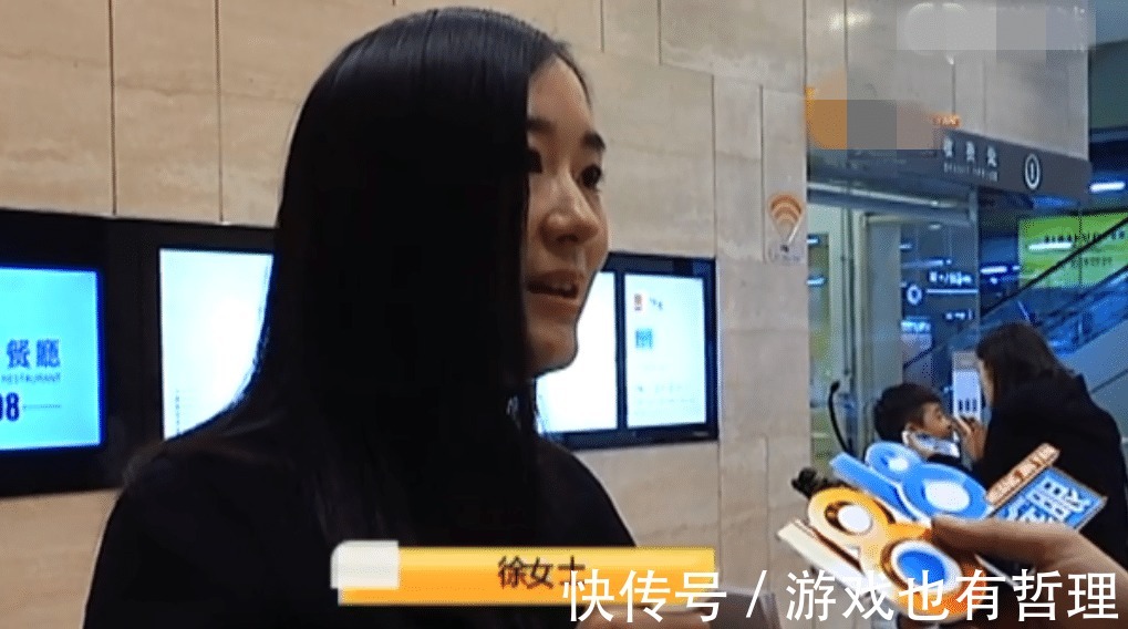 奢侈品|女子3万2买到掉色包, 背了两次金色变银色, 专柜 补偿一瓶香水！