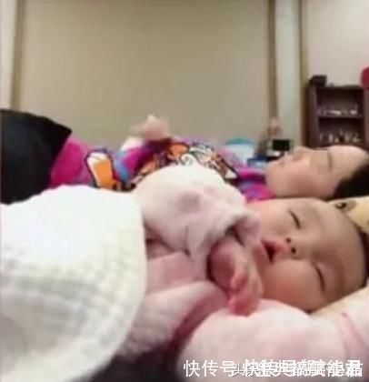 呼吸声|宝宝睡得正香,宝妈担心起身查看,接下来的举动让人捧腹大笑