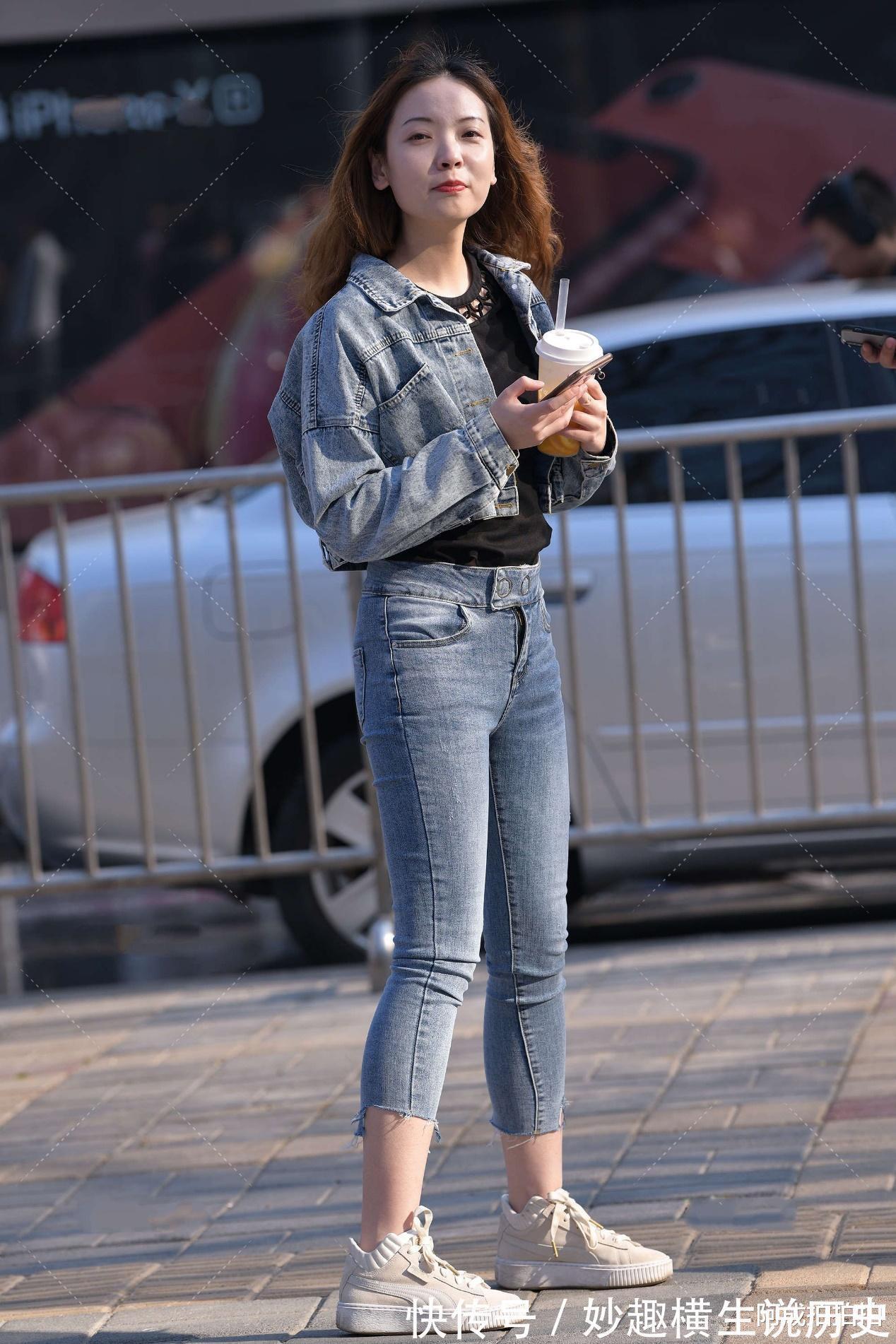 全牛仔 全牛仔穿搭酷帅潇洒,再采取叠穿方式,更显洋气摩登