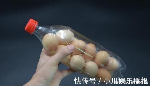 鸡蛋|鸡蛋怎么放进塑料瓶?试试这一招,解决了很多家庭的烦恼,都看看吧
