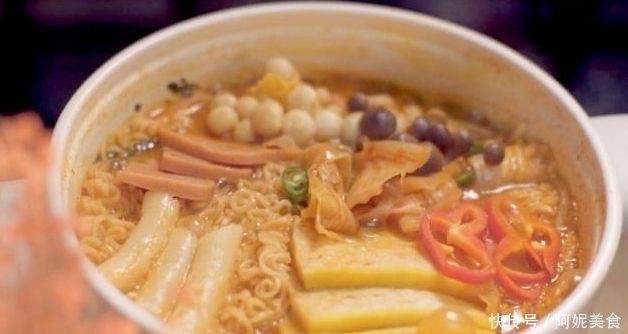 看了韩国的麻辣烫,再看中国的麻辣烫,差距不是一般的大