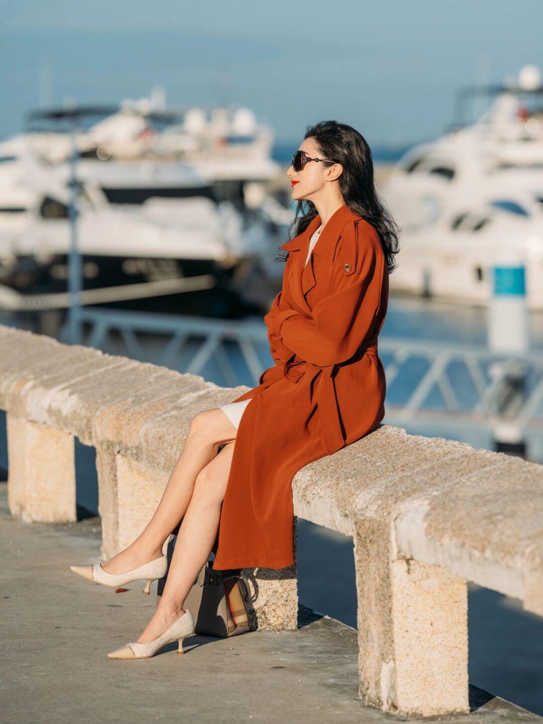 黄黑皮 气质女人穿衣要讲究,看看这些简约高级的“大衣”穿搭,保暖时髦