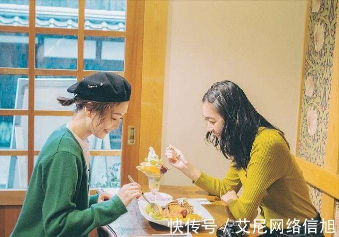 印花|凭什么她穿“大阔腿裤”美成画？日系文艺派的疗愈穿搭，从没失望