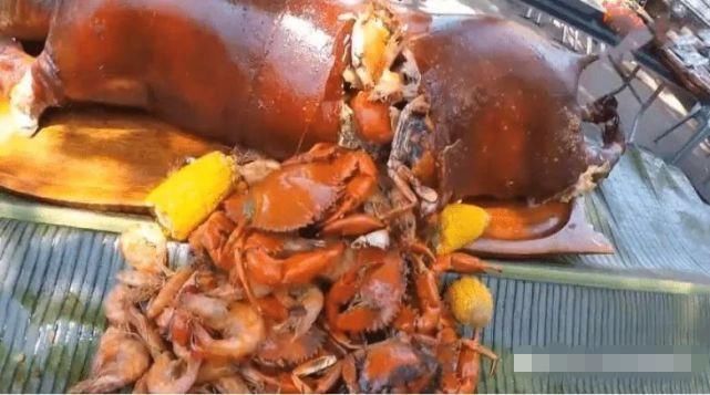 烤乳猪|都是“烧烤”,越南烤乳猪,迪拜烤骆驼,看到中国国外这些都弱爆了