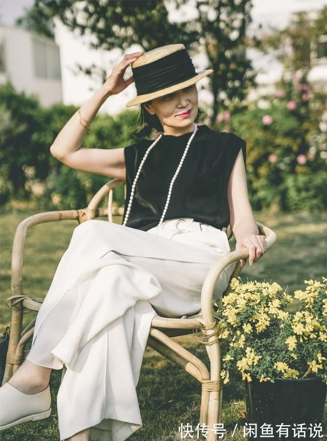 层次感|大妈身上显老的“黑白灰”,却成就了三木妈妈的高级感,值得借鉴