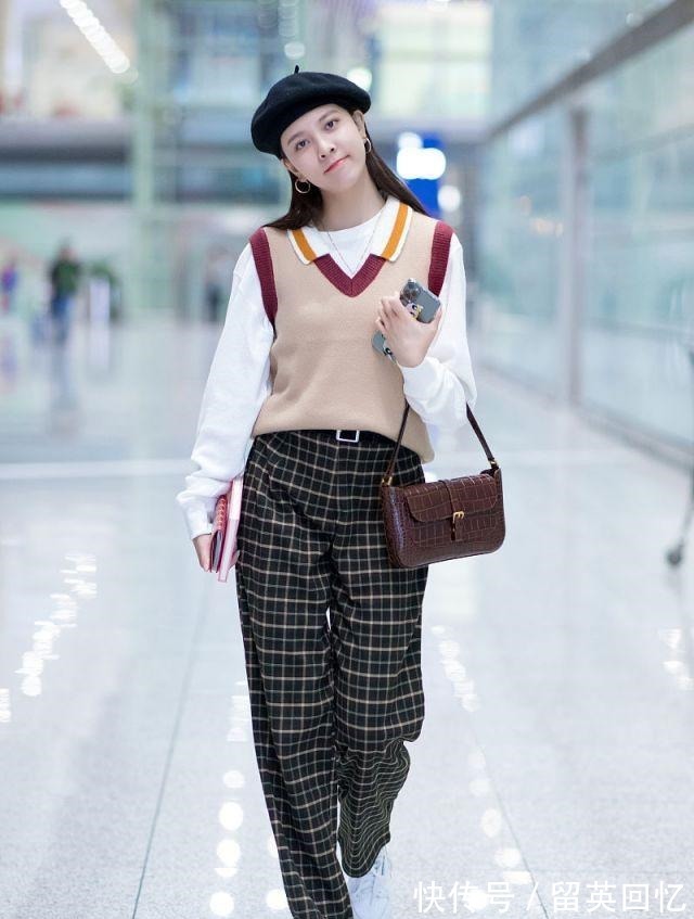 奶奶背心 今年“奶奶背心”又火了,这样搭配经典又时髦,承包你一整个秋冬!