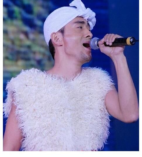 “草根歌王”阿寶，他做了什么？