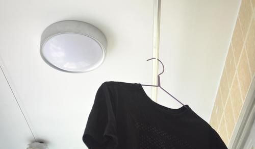 扫把上套个塑料瓶,放在家里特别实用,一年能省不少钱,涨知识了