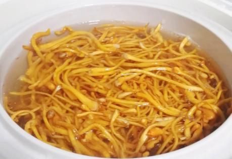 学会|炖鸡汤放盐有讲究,太早太晚口感差的大,学会正确做法,汤鲜肉嫩