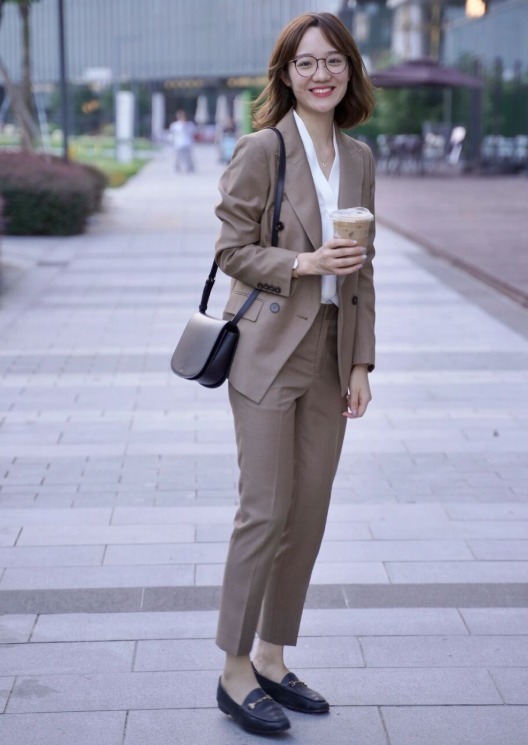 小个子 优雅女人都穿“乐福鞋”,比小白鞋更显气质,小个子也可以hold住